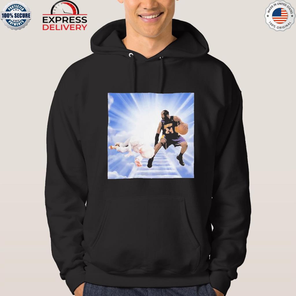 Official queen elizabeth the queen when she runs into kobe 2022 s hoodie Official queen elizabeth the queen when she runs into kobe 2022 s hoodie