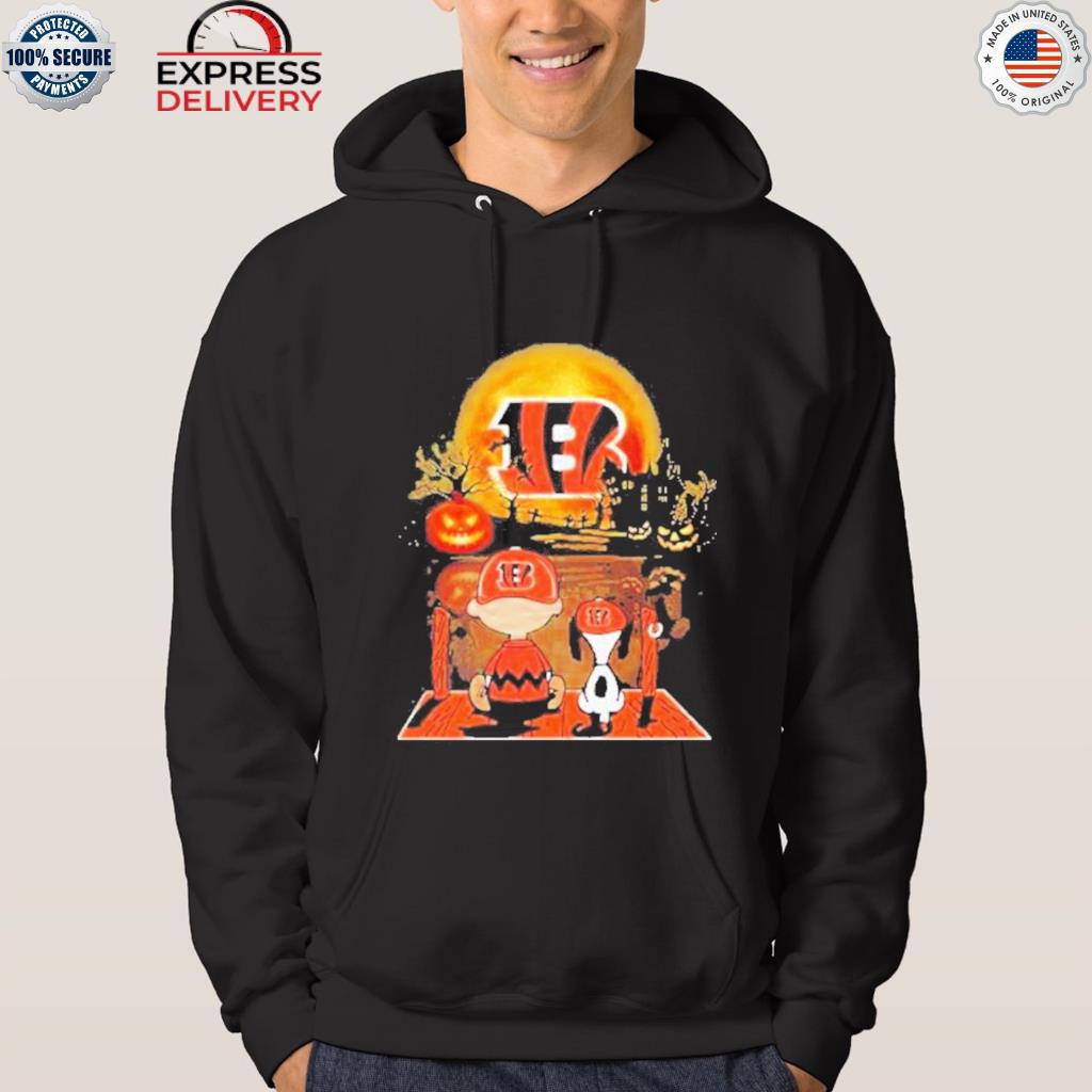 Charlie Brown And Snoopy Watching Cincinnati Bengals Halloween T-Shirt